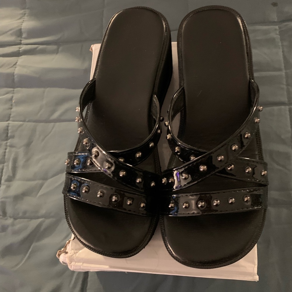 wedged slippers